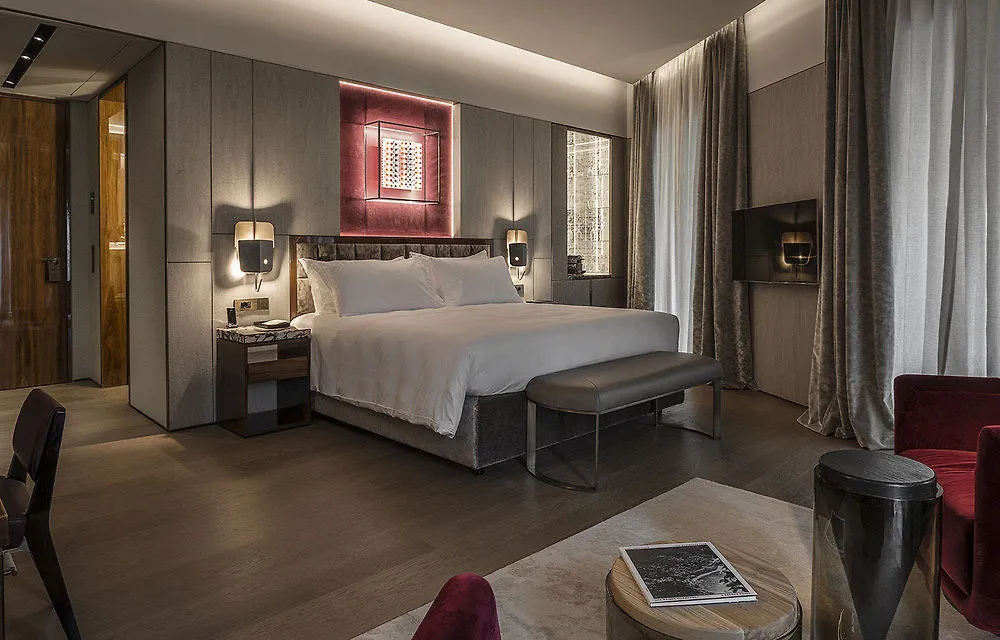 Fendi Private Suites - Small Luxury Hotels Of The World Roma