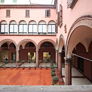 https://ugo-bassi-luxury-apartment.emilia-romagnahotels.net