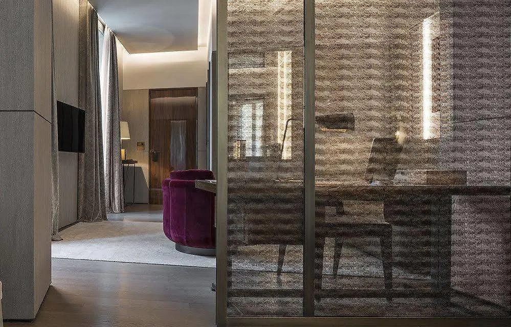 Fendi Private Suites - Small Luxury Hotels Of The World Rom