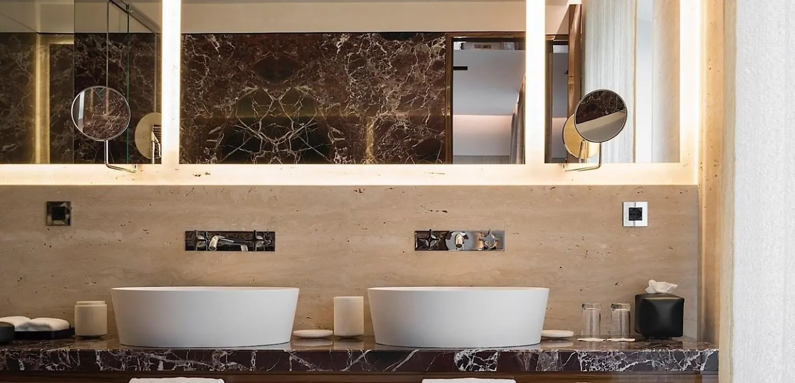 Fendi Private Suites - Small Luxury Hotels Of The World Рим