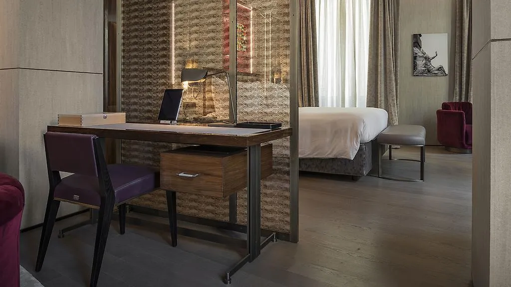 Fendi Private Suites - Small Luxury Hotels Of The World Рим